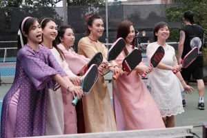Pickleball ngày càng thu hút nhờ tà áo dài