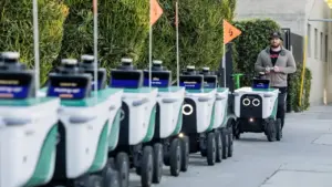 Nghề 'chăn' robot giao hàng